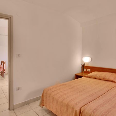 Villas Rubin Apartments ロヴィニ エクステリア 写真