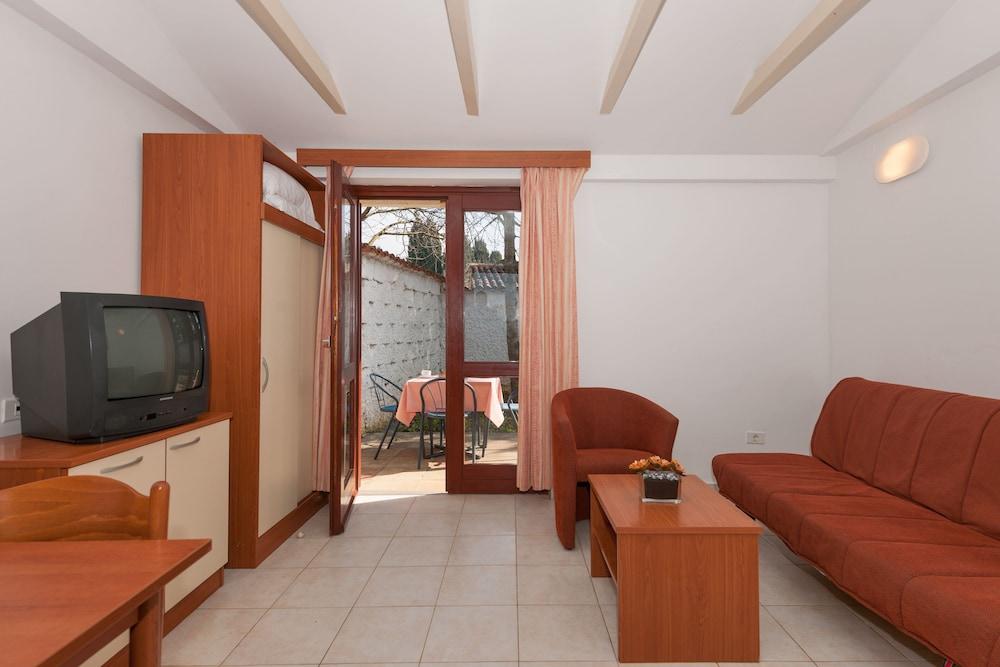Villas Rubin Apartments ロヴィニ エクステリア 写真