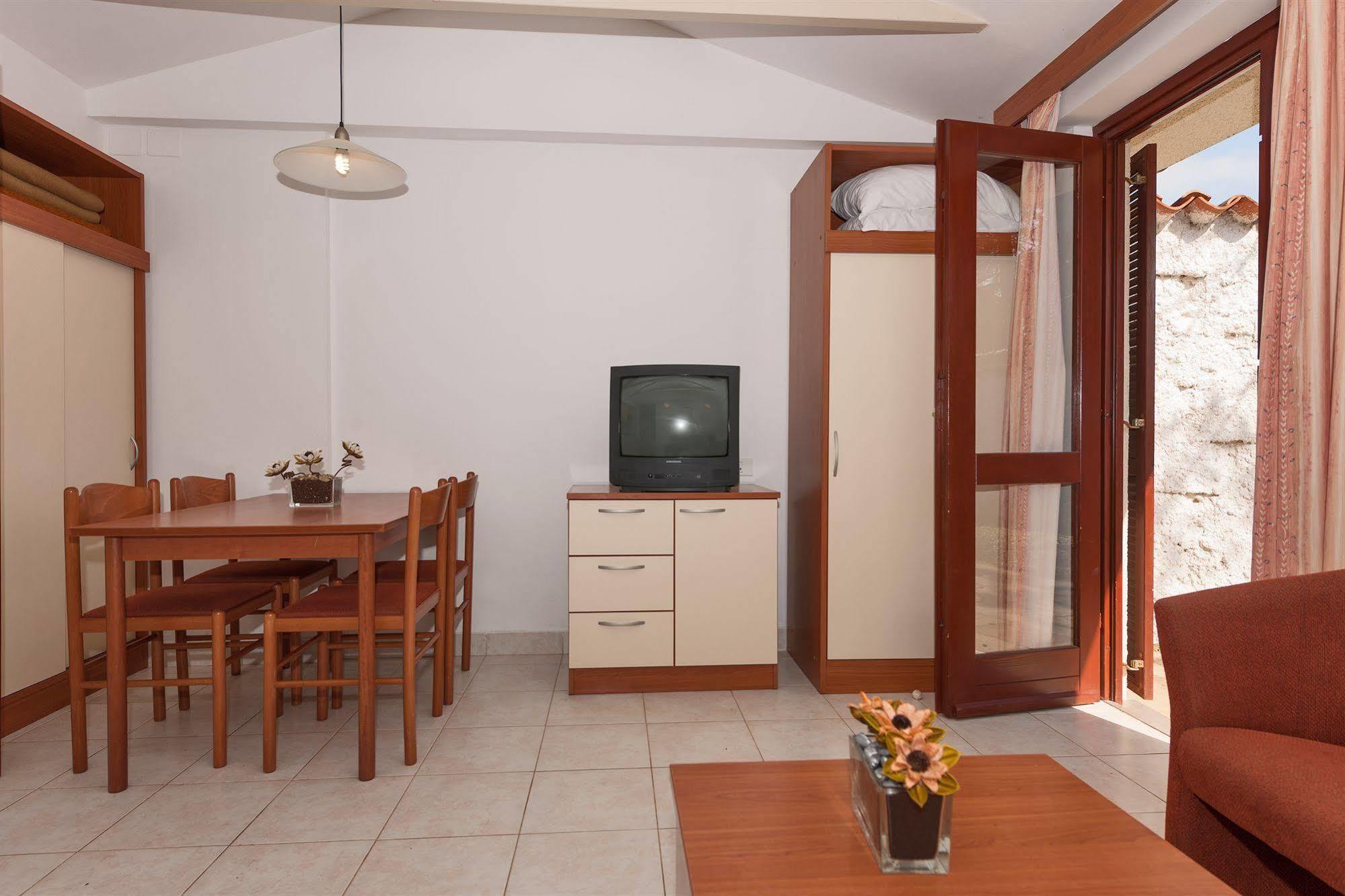 Villas Rubin Apartments ロヴィニ エクステリア 写真